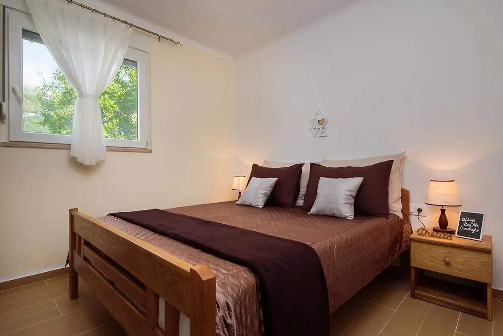 Apartment Krzelj Trogir 0*,  Croatie